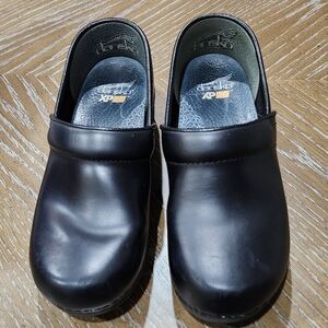 Dansko XP 2.0 Professional Black Leather Slip Resistant Clogs Womens Size 36